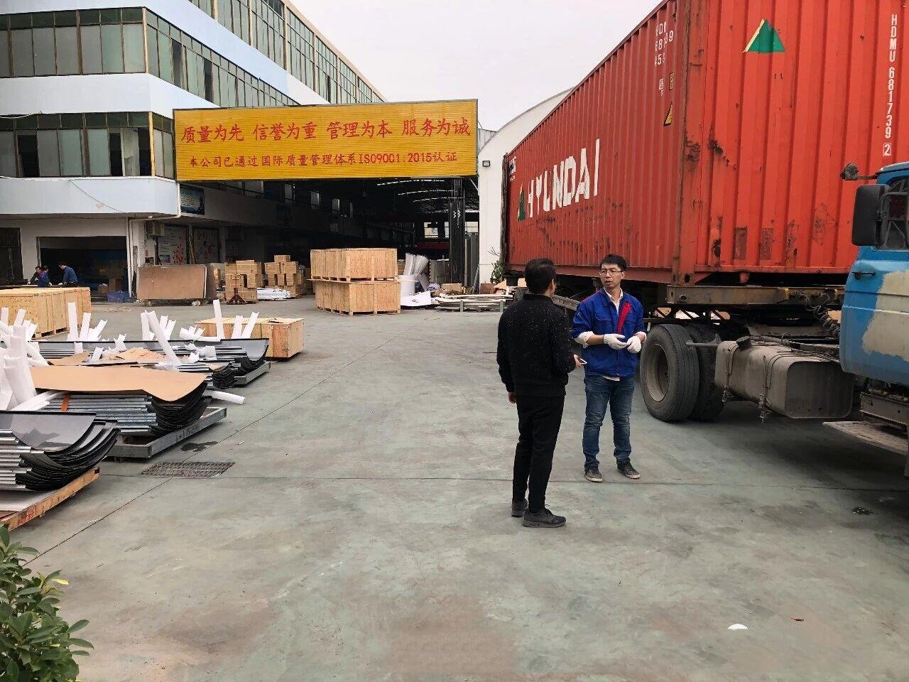 xyc-metalworks-workshop-fabricating-w-hotel-curved-panels-for-shipping