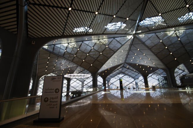 architectural-louvered-metal-ceiling-system-haramain-station