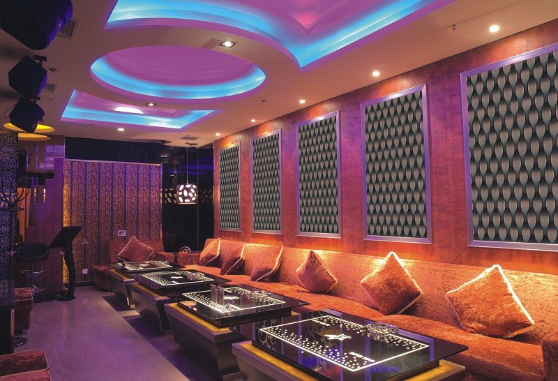 Embossed stainless steel wall cladding with teardrop pattern for luxury KTV and retail interiors.