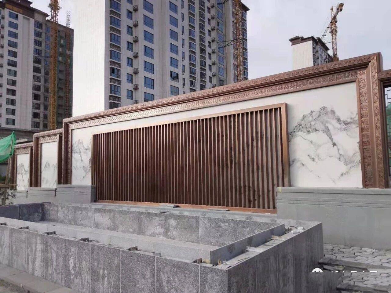 Architectural Metal Partitions and outdoor landscape screens featuring vertical slat shading for residential and commercial courtyards