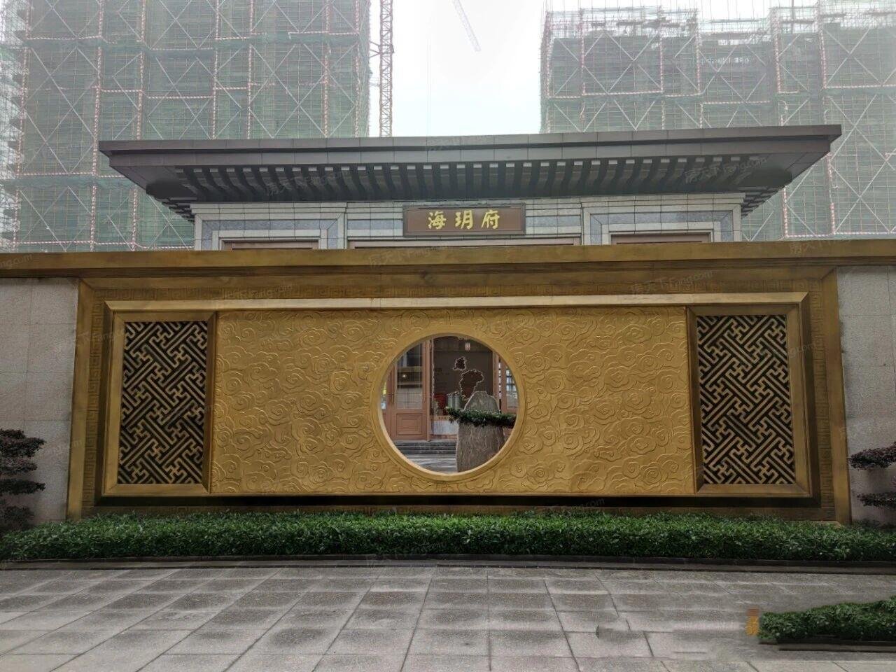 Architectural Metal Partitions featuring a bespoke moon gate design for high-end outdoor courtyard and landscape decoratio