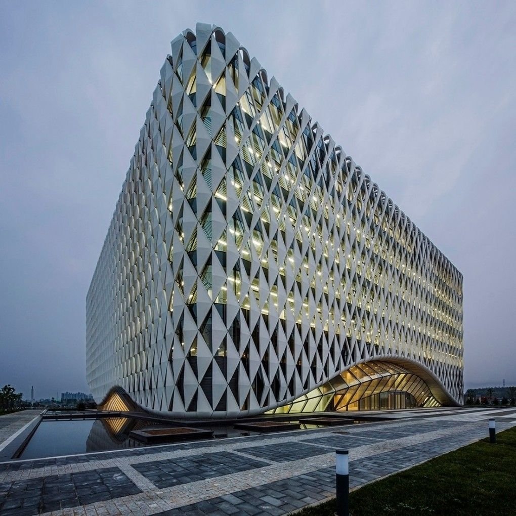 Dramatic triangular faceted facade using high-performance and UV-stable Anodized Aluminium Solutions.