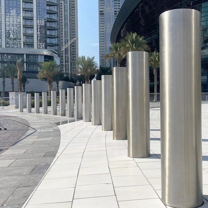 High-performance stainless steel security posts installed in a modern urban plaza, offering superior corrosion resistance and aesthetic alignment with contemporary architecture.