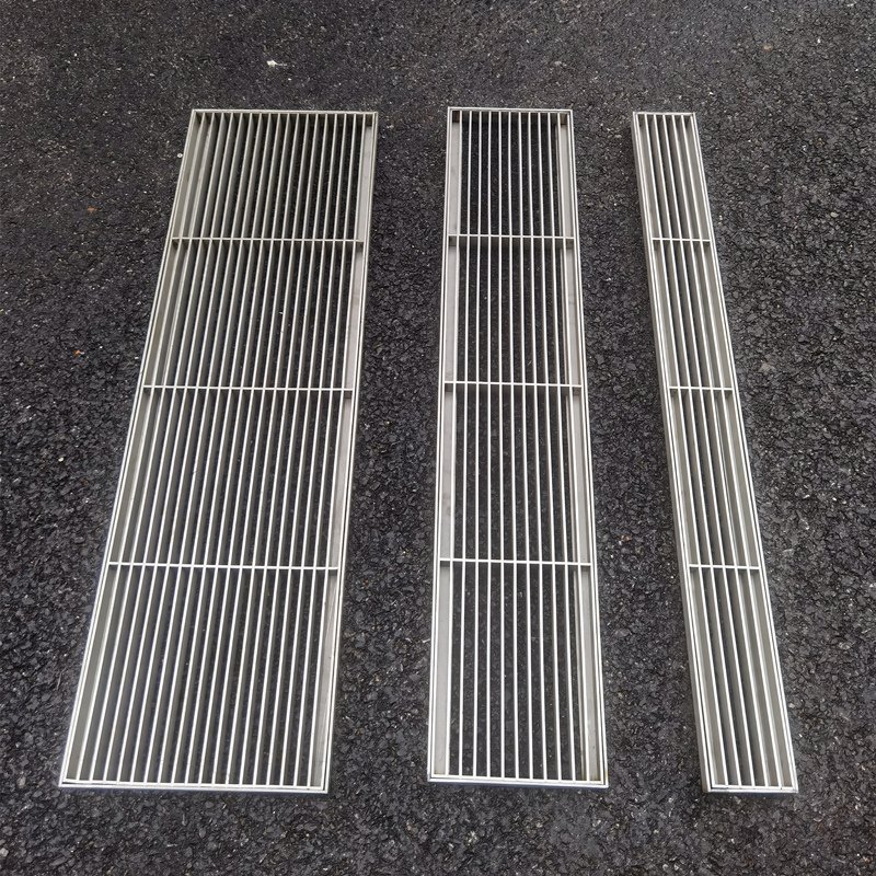 Three widths of heavy-duty welded stainless steel bar grating for industrial walkways and high-traffic platforms