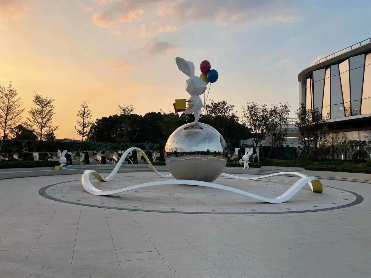 Custom mirror polished stainless steel rabbit sculpture installation for public plaza