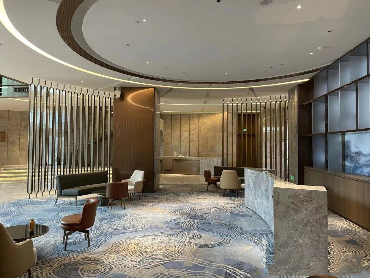 white-swan-hotel-lobby-lounge-curved-bronze-metal-screens-interior (2)