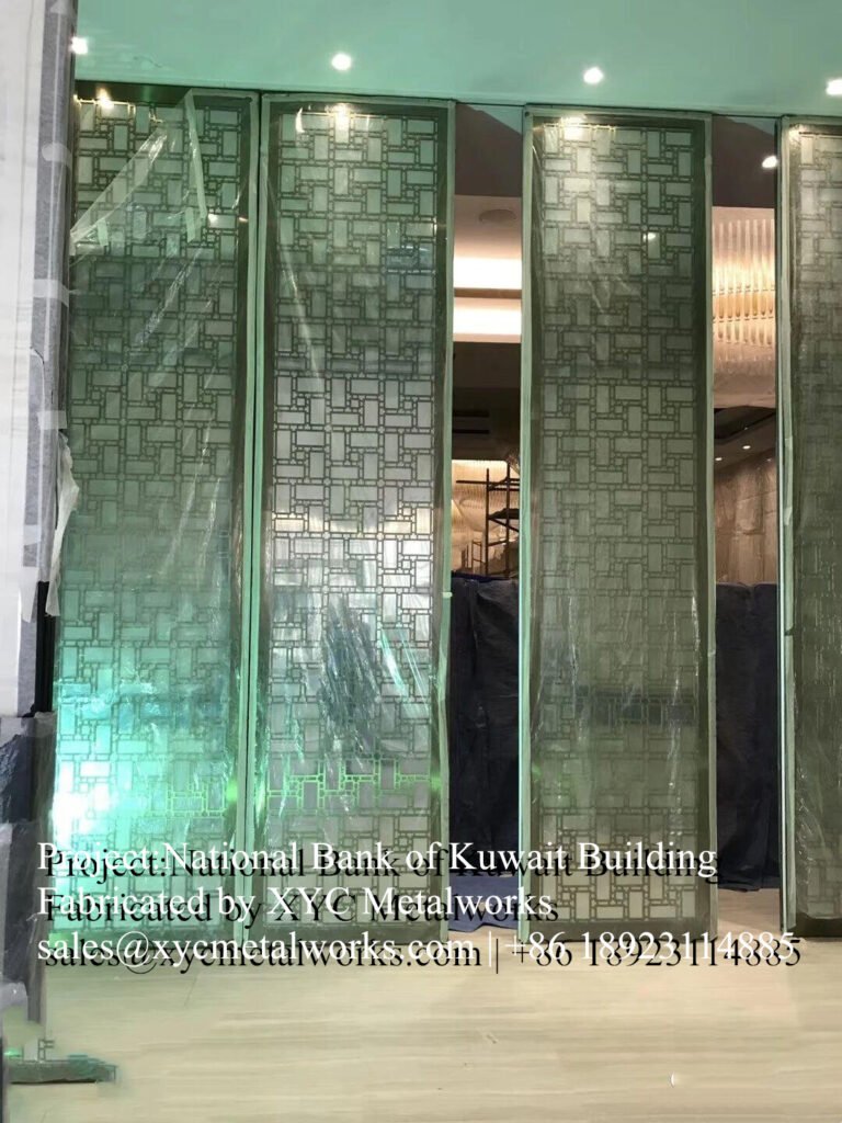 geometric-metal-partition-screens-installation-nbk