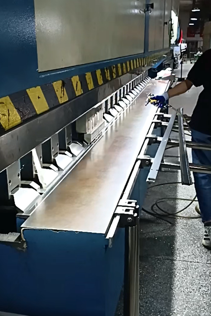 V-grooving stainless steel sheet on a CNC dual-groove machine, 6200mm length and 0.01mm precision